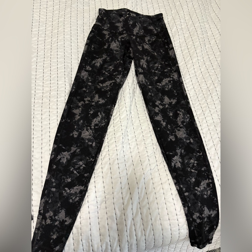 Old Navy Black and Gray Printed Leggings